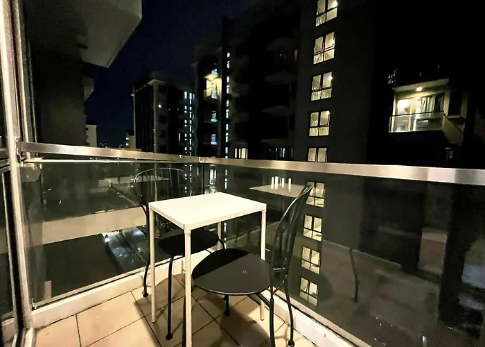 Cozy 81 Newport Near Naia Airport Balcony Manila