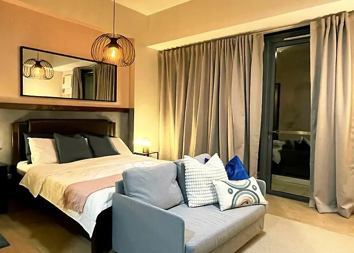 Cozy 81 Newport Near Naia Airport Balcony Manila