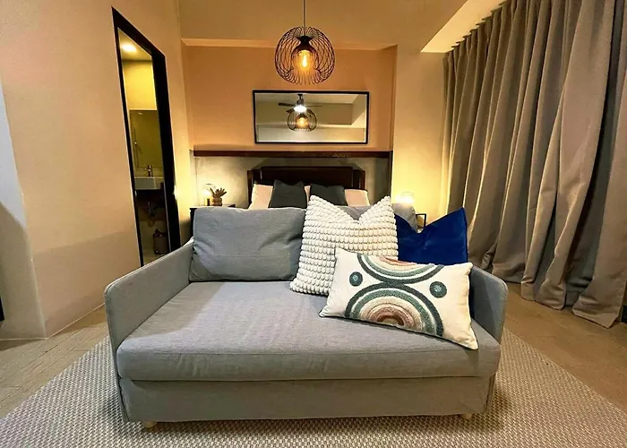 Cozy 81 Newport Near Naia Airport Balcony Manila